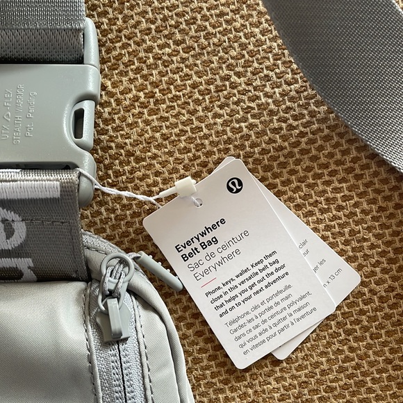 Lululemon Everywhere Belt Bag 1L - Picture 8 of 11